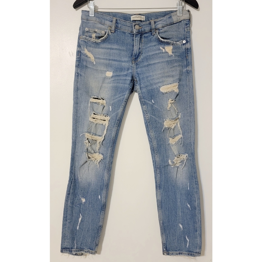 Zara Women distressed light wash 98% cotton ripped straight leg jeans Size 2